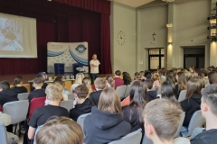 spotkanie-motywacyjne-zycie-z-niepelnosprawnoscia-mariusz-kedzierski-sp-klucze-2026-12