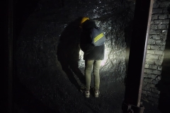 podziemna-przygoda-uczniow-klas-3b-i-4a-sp-klucze-2026-17