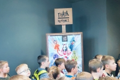 wizyta-w-teatrze-pozaziomki-czyli-kosmiczna-przygoda-sp-klucze-20241