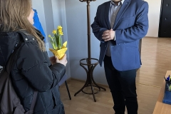 z-zyczeniami-u-przyjaciol-szkoly.-sp-klucze-2024-6
