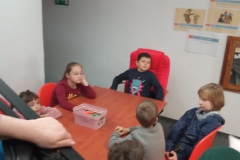 Wycieczka-klasy-2a-i-2b-do-Gminnej-Biblioteki-Publicznej-w-Kluczach-SP-Klucze-2022-10