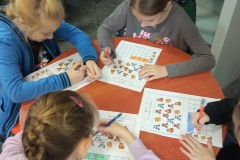 Wycieczka-klasy-2a-i-2b-do-Gminnej-Biblioteki-Publicznej-w-Kluczach-SP-Klucze-2022-13