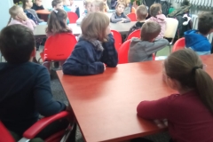 Wycieczka-klasy-2a-i-2b-do-Gminnej-Biblioteki-Publicznej-w-Kluczach-SP-Klucze-2022-21