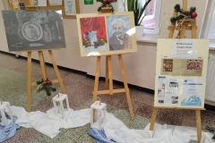 wystawa-prac-absolwentki-naszej-szkoly-natalii-oczki-sp-klucze-2023-16