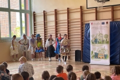 Pokaz-mody-ekologicznej-w-szkolach-podstawowych-powiatu-olkuskiego-SP-Klucze-2023-1