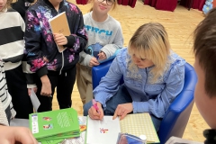 Spotkanie-autorskie-z-pisarka-Anna-Podsiadlo-SP-Klucze-2023-11