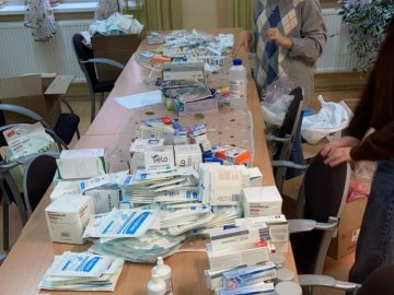 materiały opatrunkowe zebrane przez uczniów