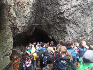 Wycieczka klas czwartych do Ojcowa SP Klucze 2022