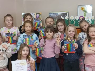 Dzień Kobiet w klasach I - III, SP Klucze 2024