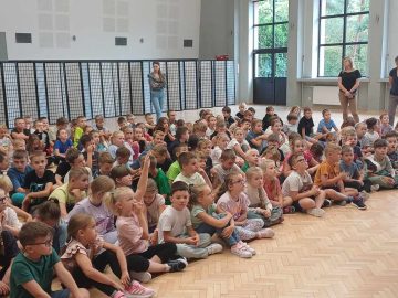 Bezpieczna droga do szkoły - spotkanie z policjantem, wrzesień 2024