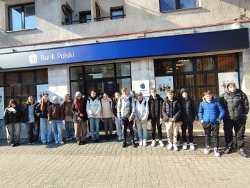 Lekcja w Oddziale PKO BP w Kluczach - CYBERBEZPIECZNE FINANSE, SP Klucze 2025