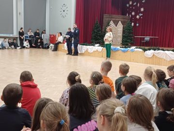 Wizyta policjantów w naszej szkole, SP Klucze 2025