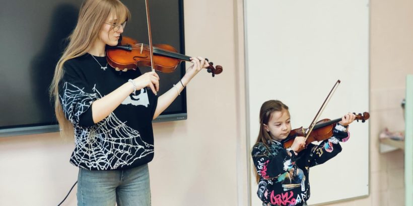 Wyjątkowa lekcja muzyki w klasach 1-3, SP Klucze 2025