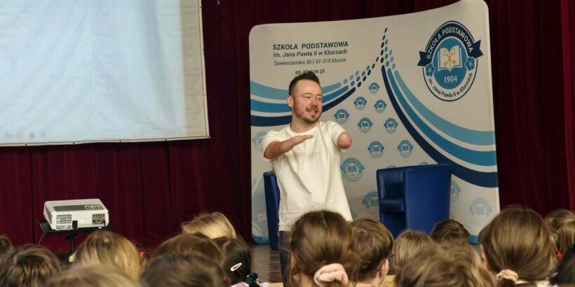 Życie z niepełnosprawnością. Spotkanie motywacyjne z p. Mariuszem Kędzierskim, SP Klucze 2026