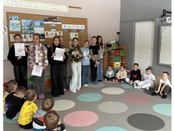 W świecie monet i banknotów – uczniowie z wizytą w przedszkolu, SP Klucze 2026