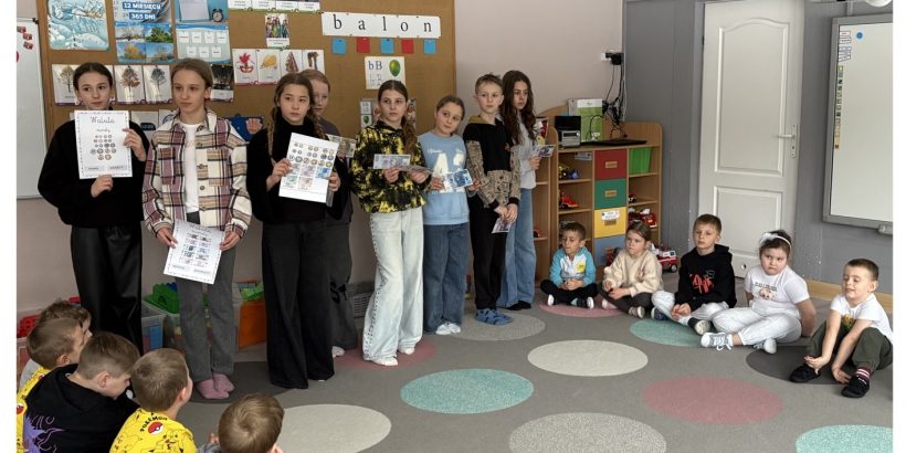 W świecie monet i banknotów – uczniowie z wizytą w przedszkolu, SP Klucze 2026