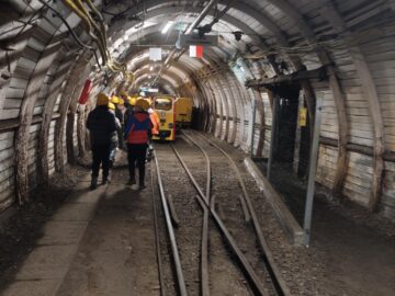 Link prowadzi do strony Podziemna przygoda uczniów klas 3b i 4a