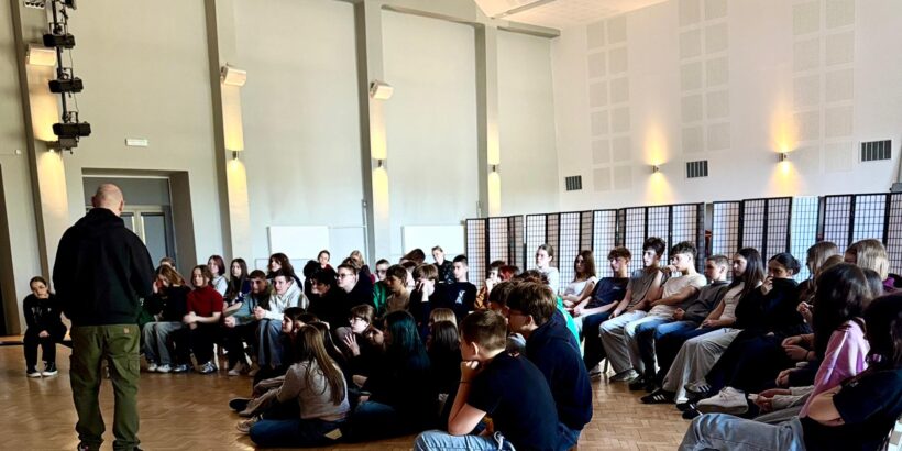 Link prowadzi do artykułu/postu: Warsztaty profilaktyczne pt. "Poznaj prawdę, a prawda Cię uwolni", spotkanie w auli szkolnej z klasami 6, 7 i 8.