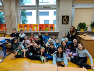 Link prowadzi do artykułu Malowanie z miłości - niezwykłe warsztaty uczniów z klasy 2c, SP Klucze 2026
