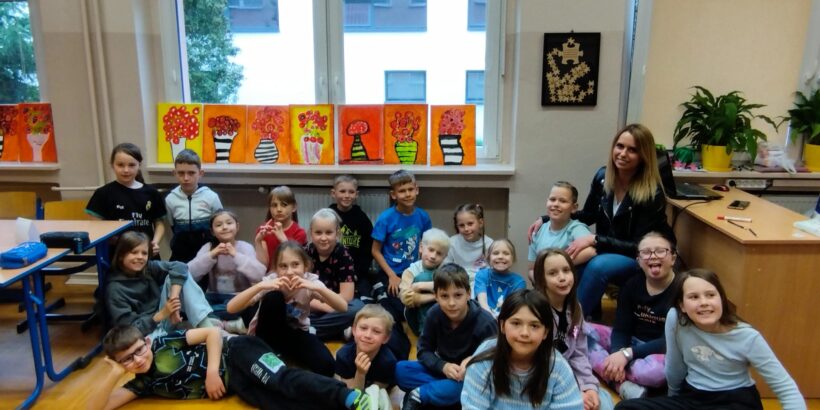 Link prowadzi do artykułu Malowanie z miłości - niezwykłe warsztaty uczniów z klasy 2c, SP Klucze 2026