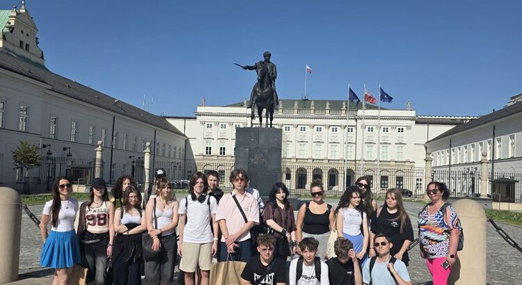 Link prowadzi do artykułu Wycieczka klasy 8b do Warszawy – nauka, historia i dobra zabawa, SP Klucze 2026